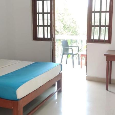 Pebbles Guesthouse Анжуна Екстер'єр фото